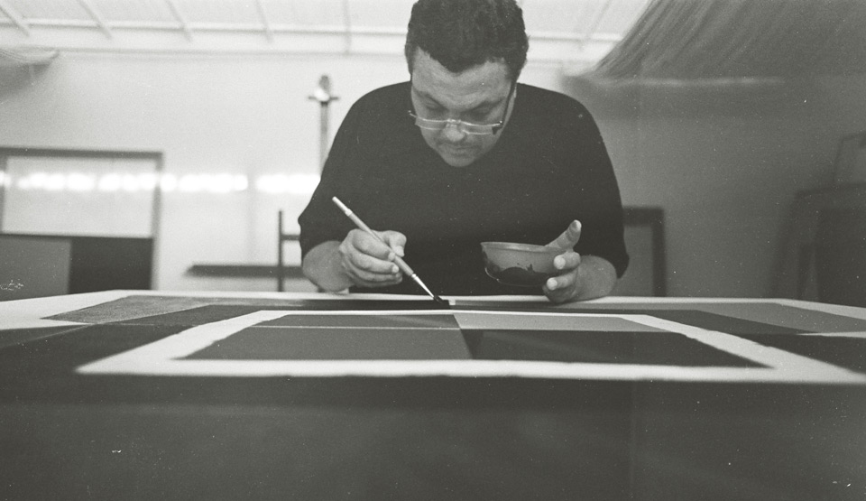 O artista em seu atelier em Petrópolis, ensaio de Ricardo de Hollanda.